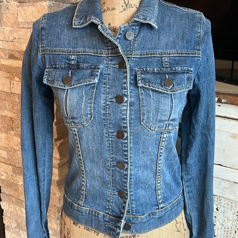 Kut from the Kloth blue jean jean jacket button closure two chest pockets - Picture 3 of 16